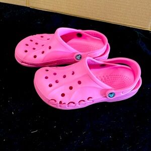 Pink Crocs women’s 7 men’s 5